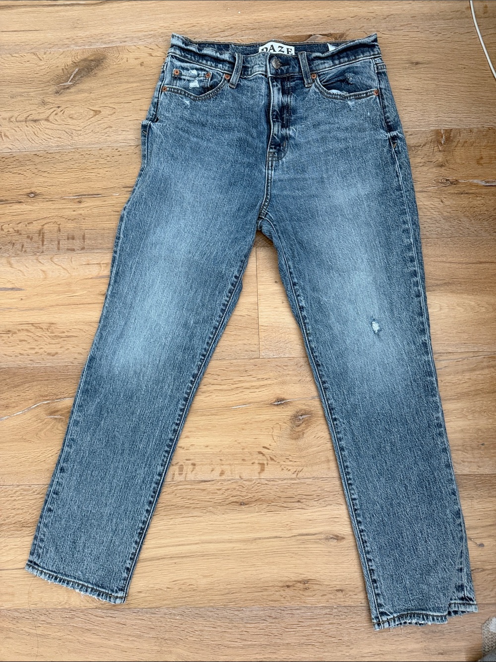 Daze women’s dark wash jeans size 28